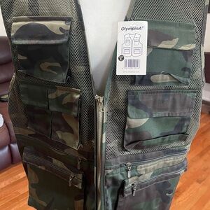 Men’s Camouflage Utility Vest - Green Camo